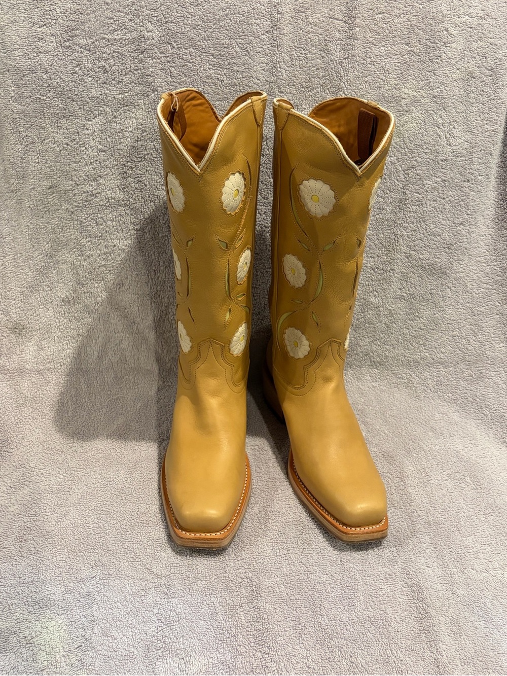 NWT Tecovas The Charlie Bloom Pale Yellow Floral Embroidered Leather Boots - Picture 2 of 7